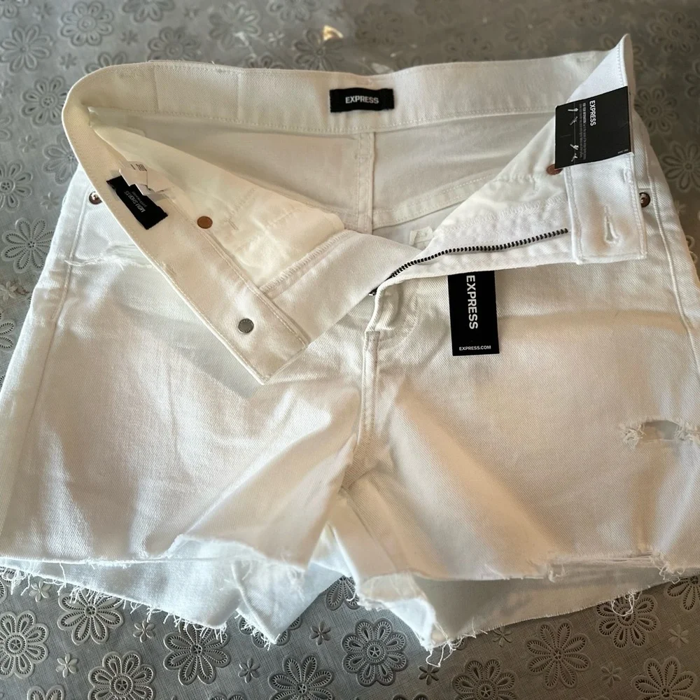 🌸 Express White Mom Shorts‎ Size 6 Super High Rise NWT Spring Casual Style